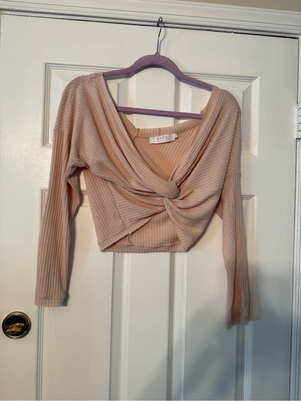 Astr Pink Ribbed Twist-Front Long-Sleeve Crop Top